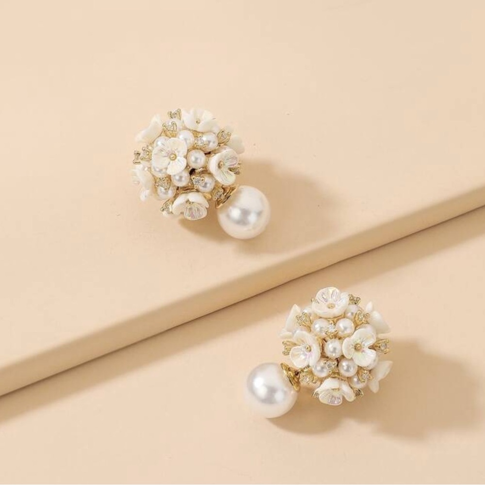 ✨Elegant Pearl and Floral Unique Statement Earrings - Picture 2 of 3